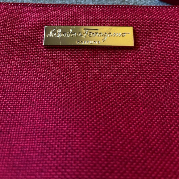 Salvatore Ferragamo: burgundy perfums/cosmetic bag - Picture 9 of 11